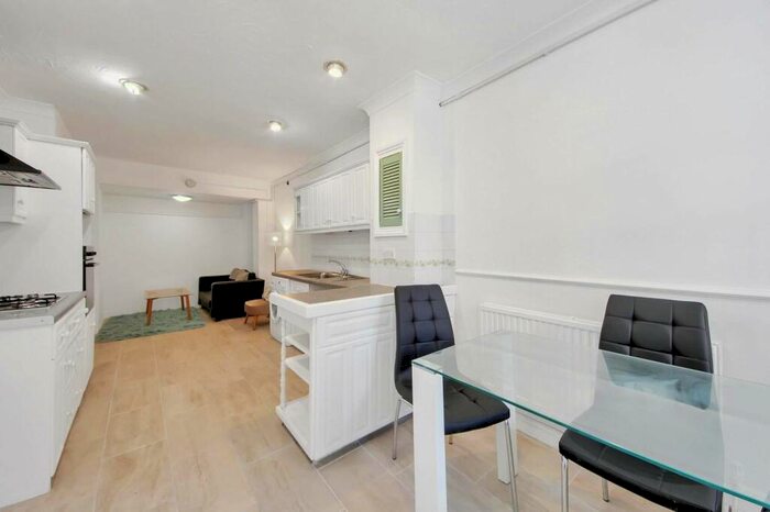 3 Bedroom Detached House To Rent In Drake Close, Canada Water, London, SE16