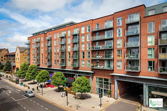 1 Bedroom Flat For Sale In The Heart, Walton-On-Thames, KT12