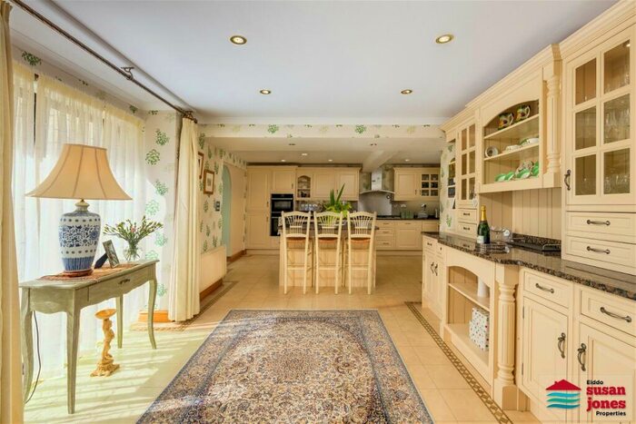4 Bedroom Detached House For Sale In Ty'n Lon, Abererch, LL53