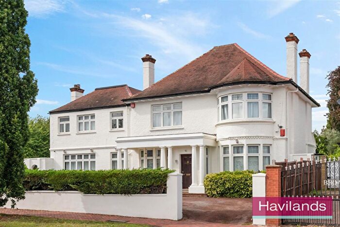 6 Bedroom Detached House To Rent In Broad Walk, London, N21