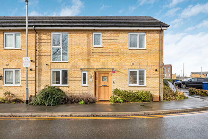 3 Bedroom Semi-Detached House For Sale In Abberton Way, West Thurrock, RM20