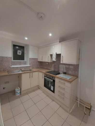 2 Bedroom Flat To Rent In Abbey Road, Torquay, TQ2