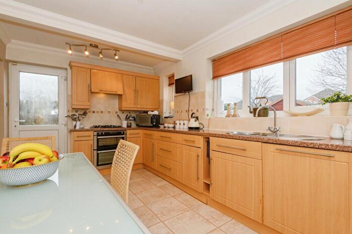 4 Bedroom Detached House For Sale In St. Thomas Gardens, Bradley, Huddersfield, HD2