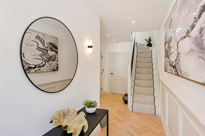 4 Bedroom Town House For Sale In Hollymeoak Road, Chipstead, Coulsdon, CR5