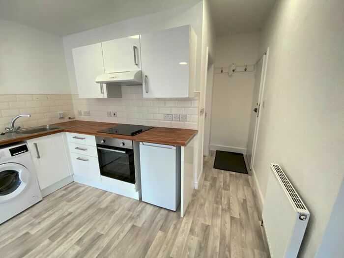 1 Bedroom Flat To Rent In Priory Avenue, Caversham, Reading, RG4