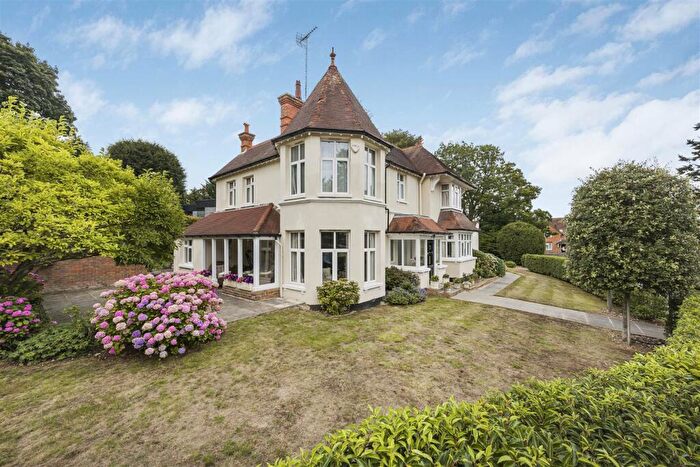 5 Bedroom Detached House For Sale In Peppard Lane, Henley-On-Thames, RG9