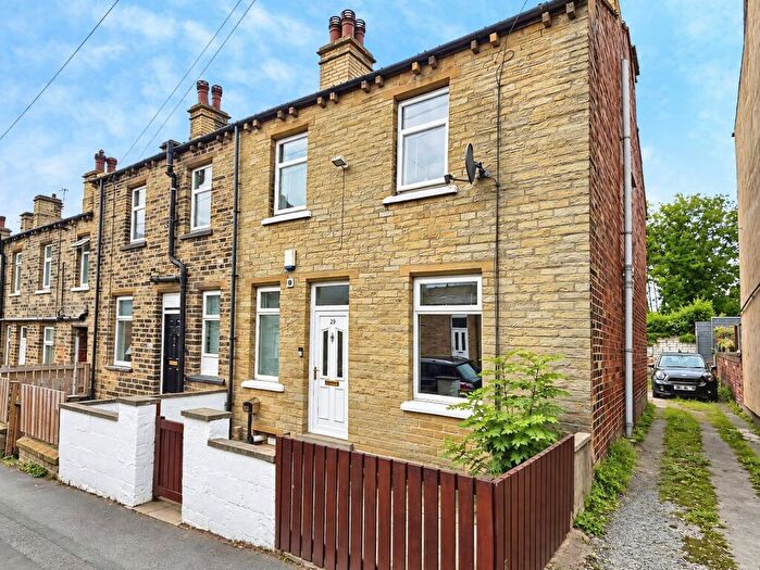 2 Bedroom End Of Terrace House For Sale In South Parade, Cleckheaton, BD19