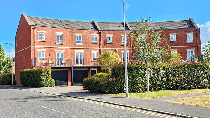 4 Bedroom End Of Terrace House For Sale In Cogent Crescent, Newbury, RG14