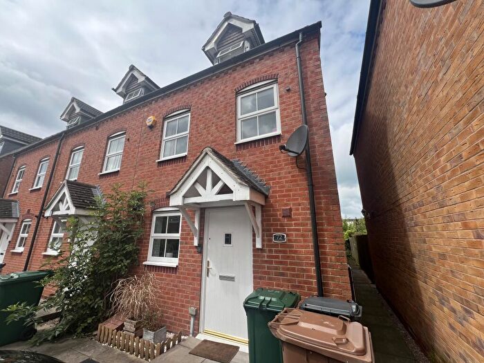 3 Bedroom Town House To Rent In Thames Way, Hilton, DE65