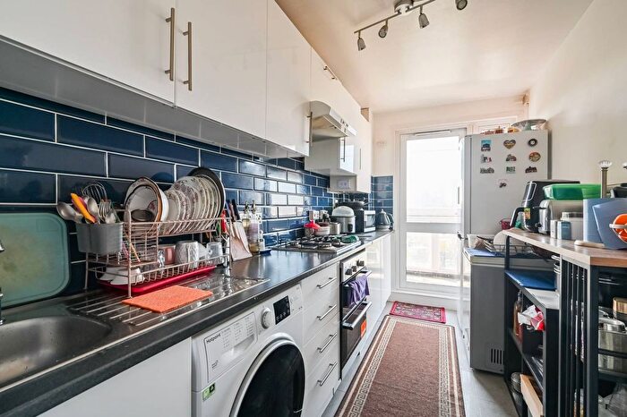 2 Bedroom Flat For Sale In Fern Street, Bow, London, E3