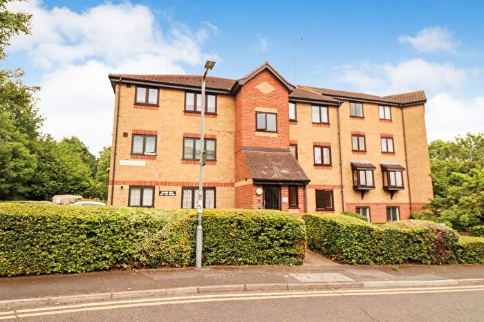 Studio For Sale In Dunnose Court, Linnet Way, Purflet, RM19