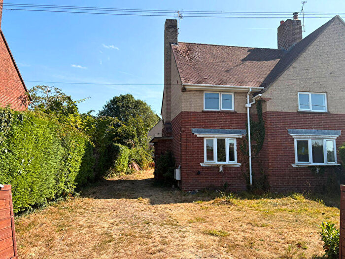 3 Bedroom Semi-Detached House For Sale In Priory Avenue, Hungerford, RG17