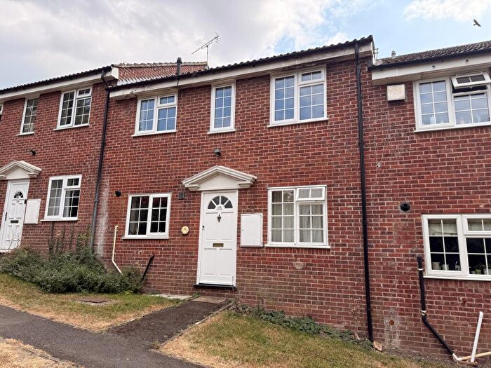 2 Bedroom Maisonette For Sale In Morley Place, Hungerford, Berkshire, RG17