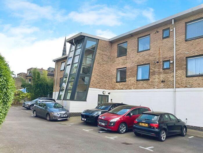 3 Bedroom Flat To Rent In Streamline Mews, London, SE22