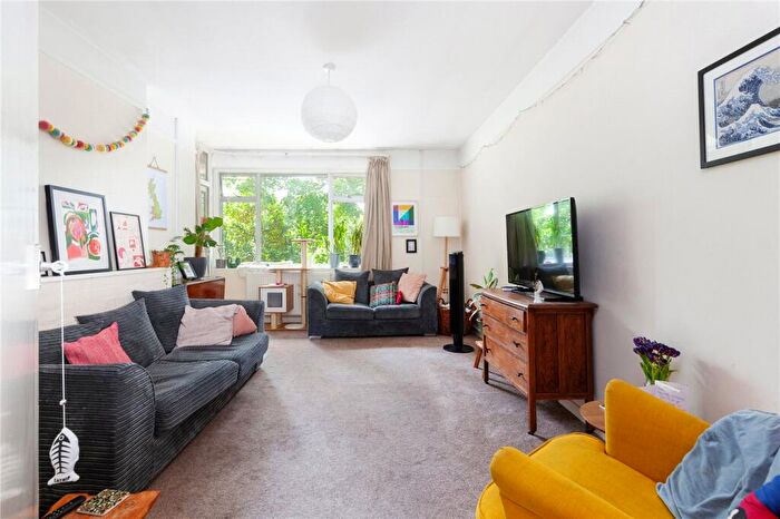 2 Bedroom Apartment To Rent In Alwyne Square, London, N1