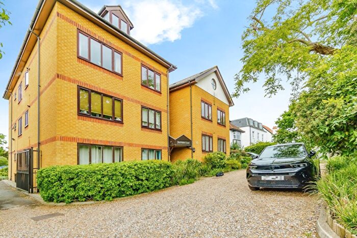 3 Bedroom Flat For Sale In South Norwood Hill, London, London, SE25