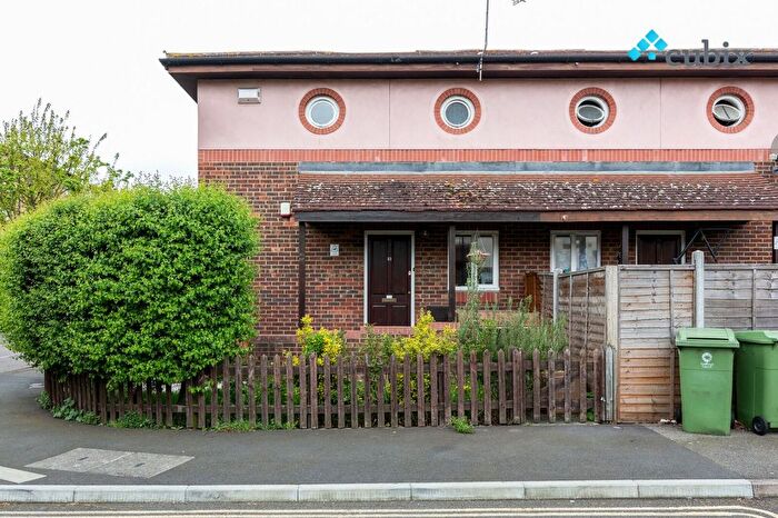 1 Bedroom Terraced House To Rent In Chaucer Drive, London, Elephant And Castle, SE1