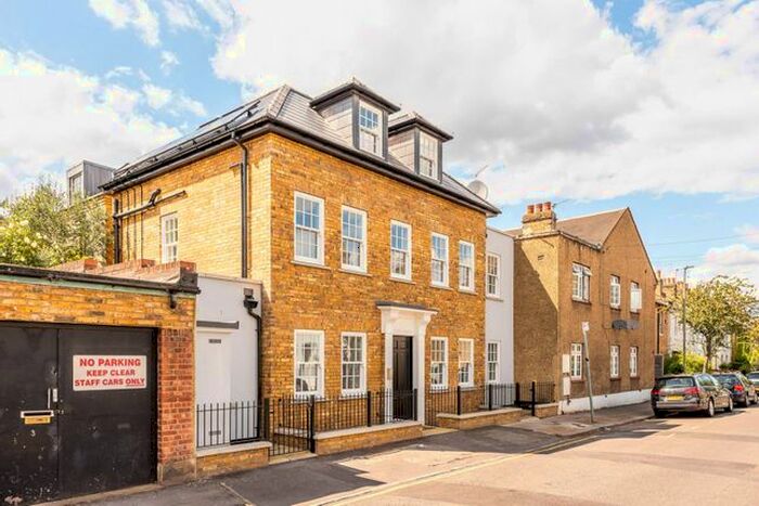 2 Bedroom Flat To Rent In Sefton Street, Putney, London, SW15