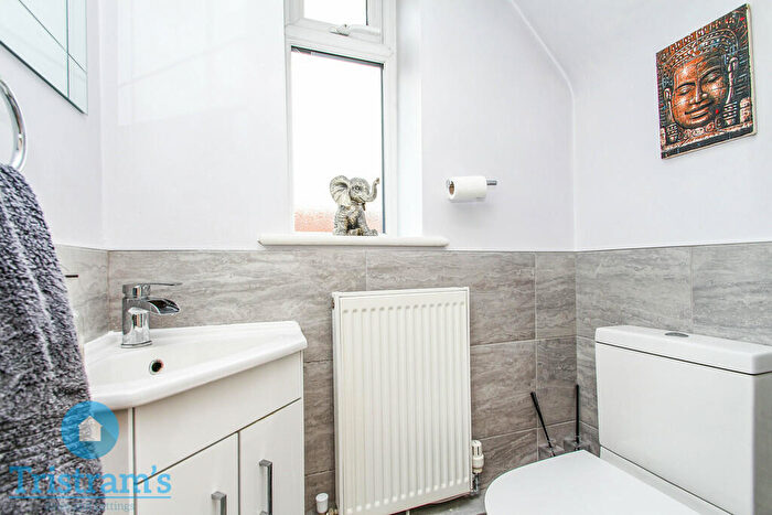 3 Bedroom Town House For Sale In New Lawn Road, Ilkeston, DE7