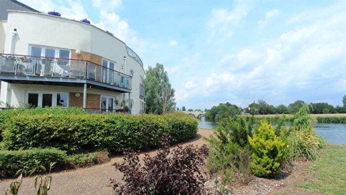 2 Bedroom Apartment To Rent In Bridge Wharf, Chertsey, KT16