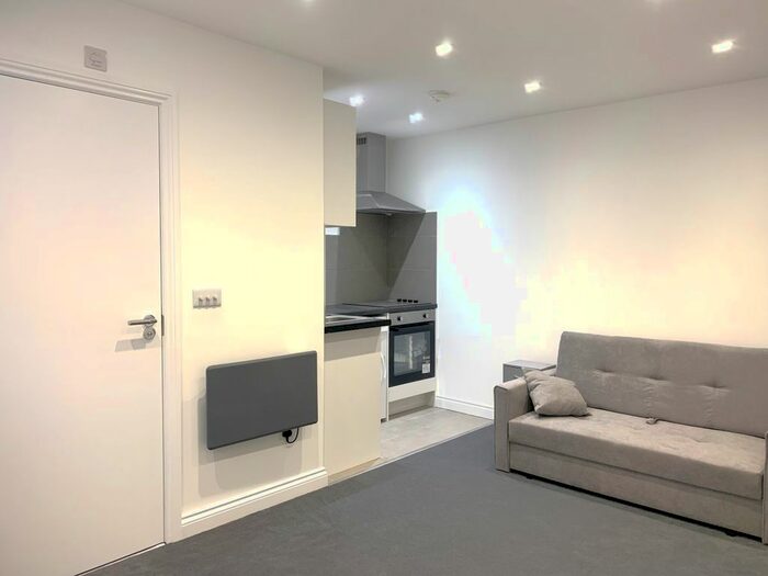 Studio To Rent In Seven Sisters Road, London, N7