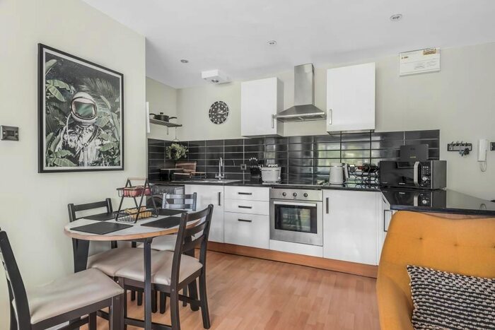 1 Bedroom Flat To Rent In Bagshot, Surrey, GU19