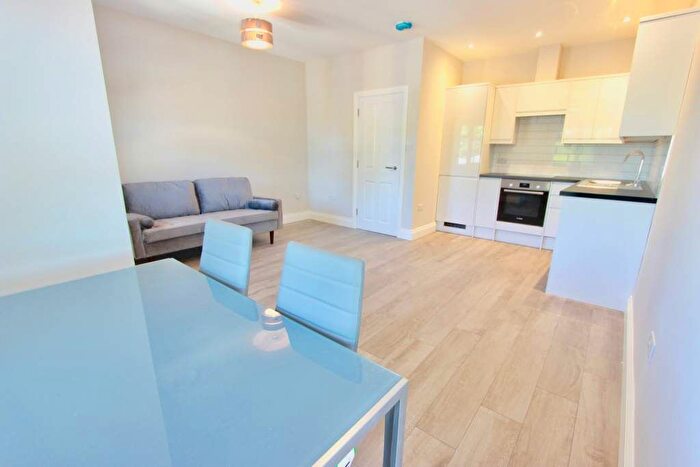 2 Bedroom Flat To Rent In Chase Side, London, N14