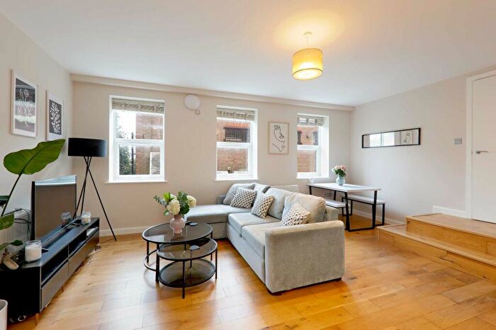 2 Bedroom Apartment For Sale In Sycamore Road, Amersham, HP6