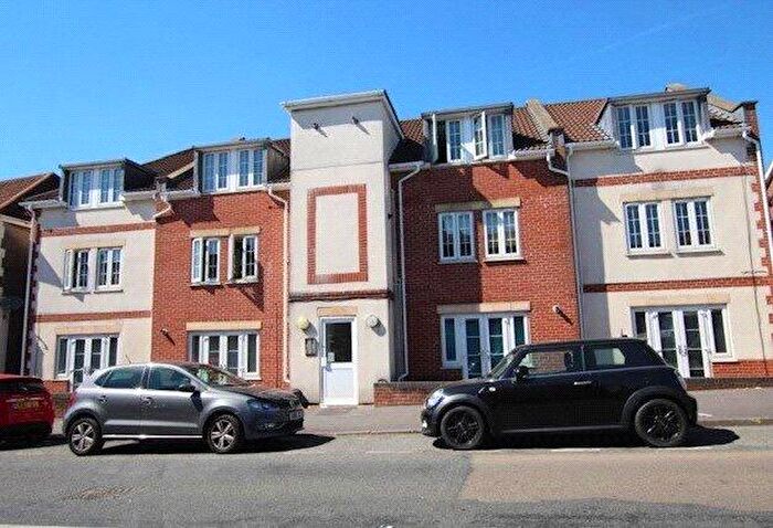 2 Bedroom Apartment For Sale In Bell Hill Road, Bristol, BS5