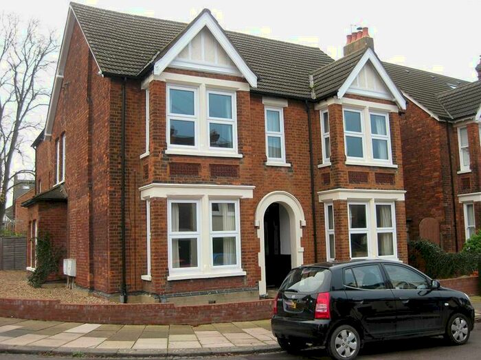 1 Bedroom Flat To Rent In Merton Road, Bedford, MK40