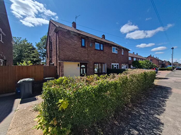 3 Bedroom Semi-Detached House To Rent In Littlefield Road, Luton, LU2