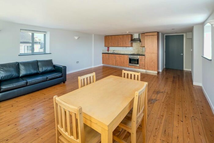 3 Bedroom Flat To Rent In Somerford Grove, London, N16