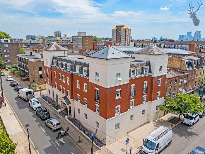 1 Bedroom Apartment For Sale In Academy Court, Bethnal Green, E2