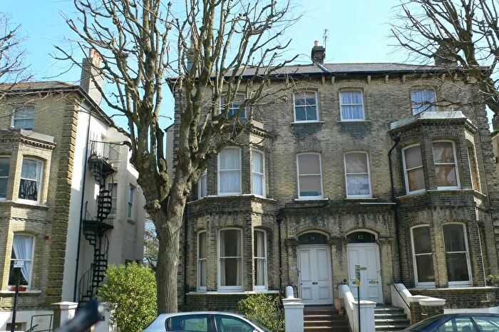 2 Bedroom Flat To Rent In Selborne Road, Hove, BN3