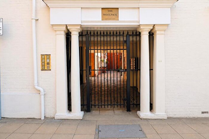 2 Bedroom Apartment To Rent In Market Square, Warwick, CV34