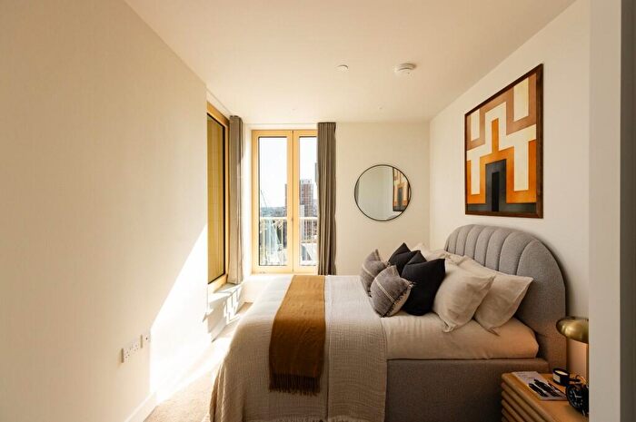 2 Bedroom Apartment To Rent In Embassy Boulevard, Linear Place, London, SW11