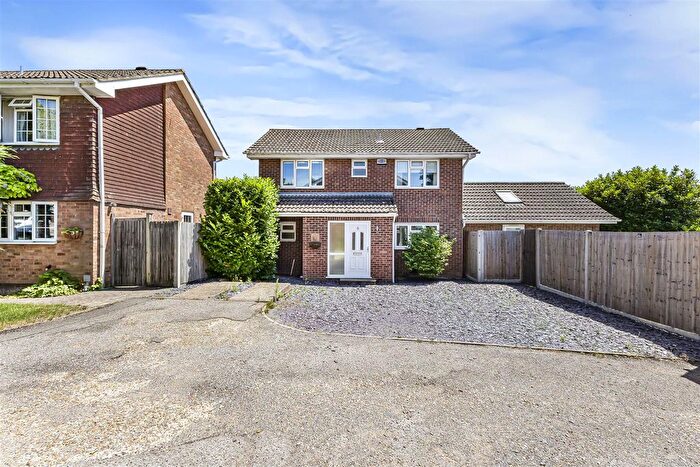 4 Bedroom Detached House For Sale In Mcdermott Road, Borough Green, TN15