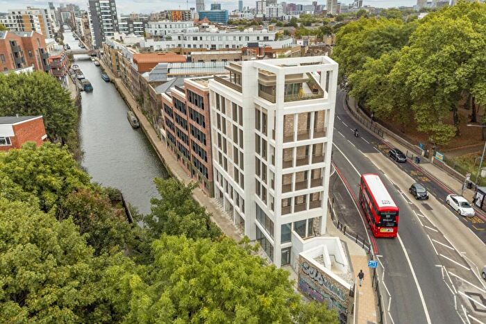 2 Bedroom Flat For Sale In Sailmakers Lofts, - Commercial Road, E14