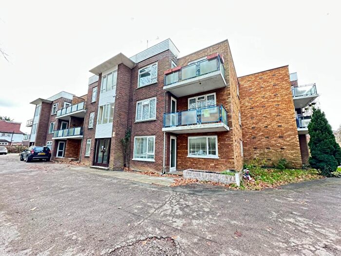 2 Bedroom Apartment To Rent In Wardown Court, New Bedford Road, Luton, Bedfordshire, LU3