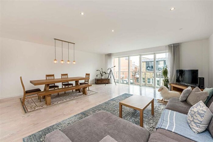 3 Bedroom Flat To Rent In Marshall Street, London, W1F