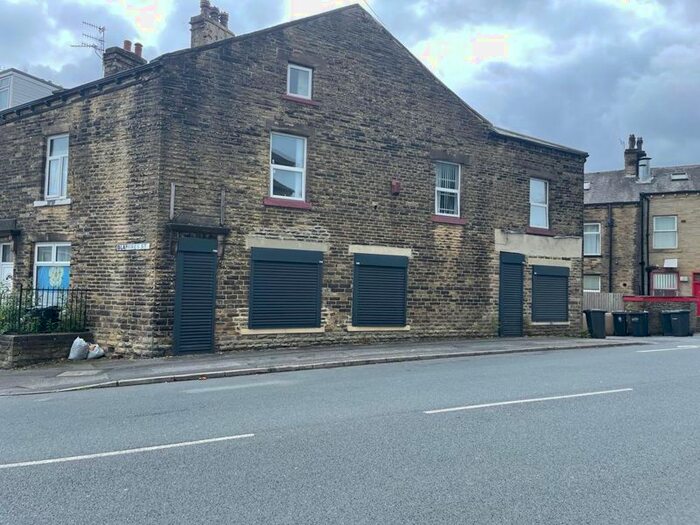 3 Bedroom Flat To Rent In Hollybank Road, Great Horton, Bradford, BD7