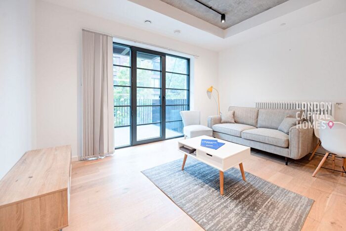 2 Bedroom Flat To Rent In Agar House, Orchard Place, London, E14