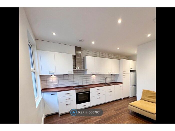 2 Bedroom Flat To Rent In Buckland Road, London, E10