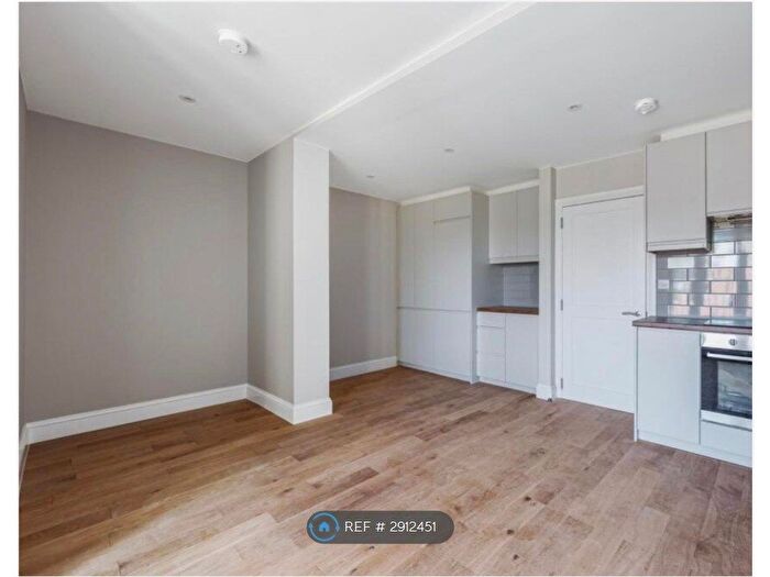 1 Bedroom Flat To Rent In Berrymead Gardens, London, W3