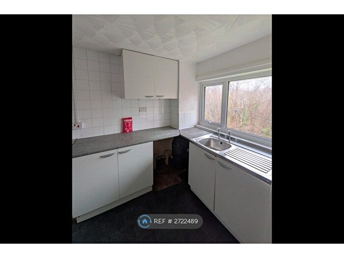 2 Bedroom Flat To Rent In Warburton Gardens, Plymouth, PL5