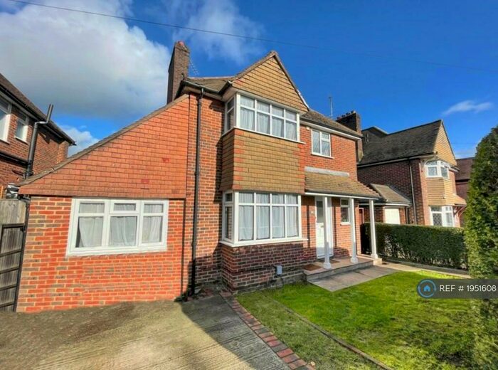 6 Bedroom Detached House To Rent In Aldershot Road, Guildford, GU2