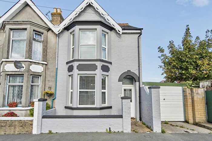 3 Bedroom Semi-Detached House To Rent In Gordon Road, Cowes, PO31