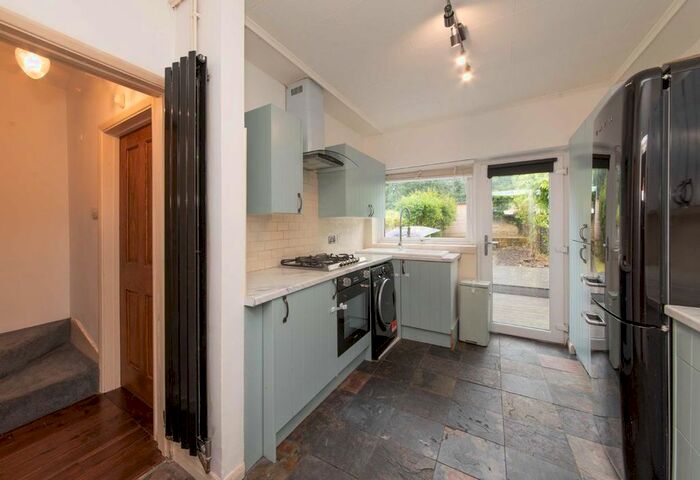 2 Bedroom Terraced House To Rent In Long Lane, Finchley, London N3