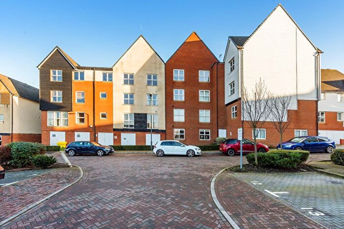 3 Bedroom Flat To Rent In Cloudesley Close, Sidcup, DA14
