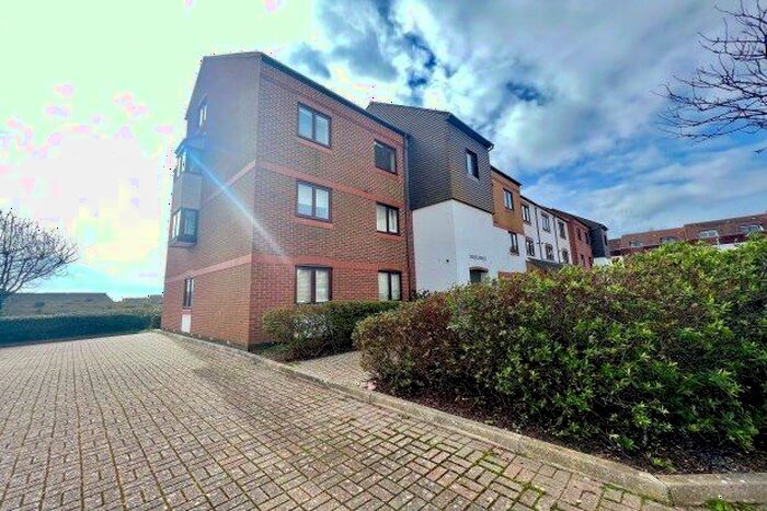3 Bedroom Flat To Rent In Horse Sands Close, Southsea, PO4